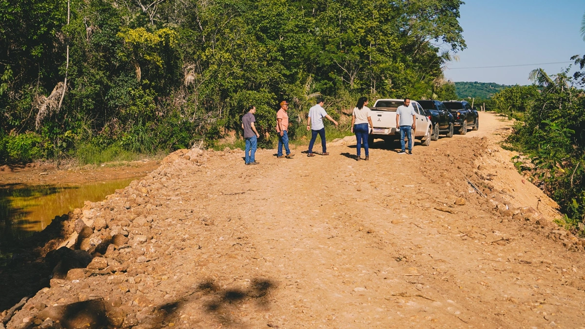 Prefeito Dr. Gilberto Júnior vistoria entrega de obra na estrada do Bonfim