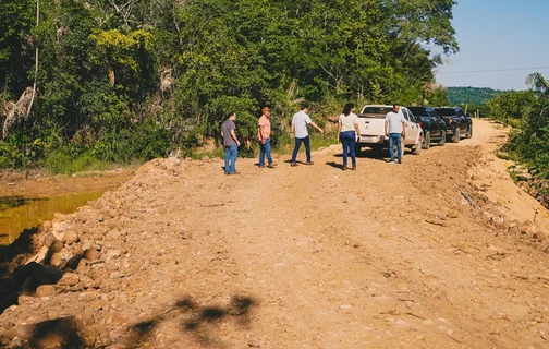 Prefeito Dr. Gilberto Júnior vistoria entrega de obra na estrada do Bonfim