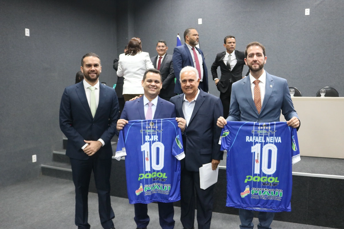 Raimundo Júnior e Rafael Neiva o título de sócio honorário do Parnahyba Sport Club