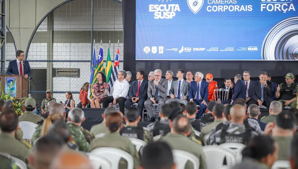 Secretário Chico Lucas durante seu pronunciamento