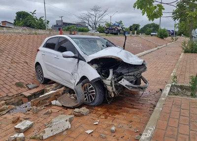 Veículo HB20 destruído após acidente