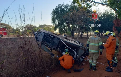 Veículo Porsche totalmente destruído