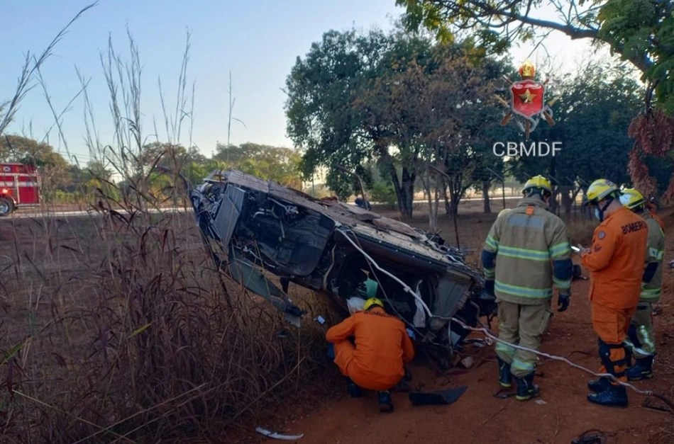 Veículo Porsche totalmente destruído