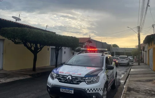 Viatura da Polícia Militar no local