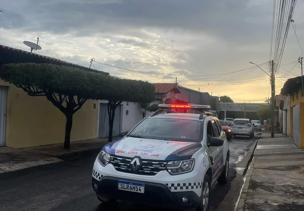 Viatura da Polícia Militar no local