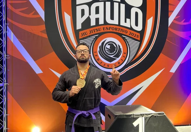 Vinicius Almeida Paraíba com medalha da Taça São Paulo de Jiu-Jitsu