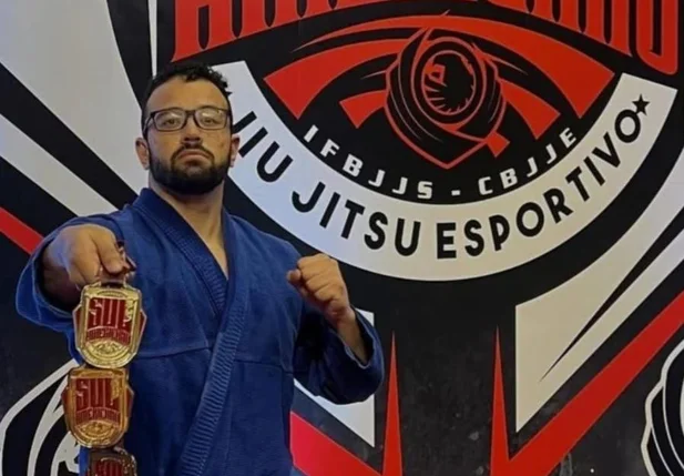 Vinicius Almeida Paraíba com medalha dp Sul-Americano de Jiu-Jitsu