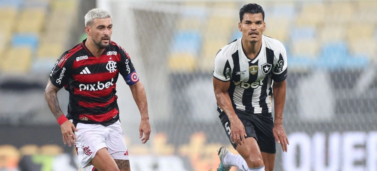 Arrascaeta e Danilo Barbosa em Flamengo x Botafogo no Maracanã