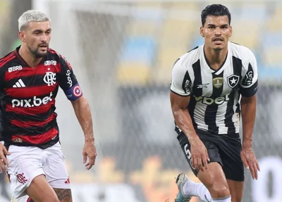 Arrascaeta e Danilo Barbosa em Flamengo x Botafogo no Maracanã