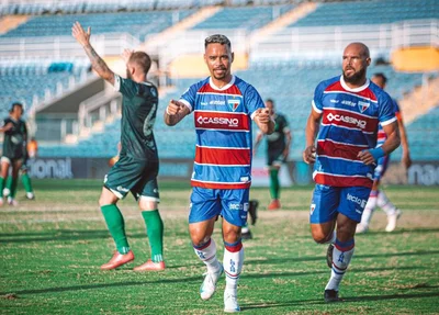 Yago Pikachu comemora gol em partida do Fortaleza contra o Floresta