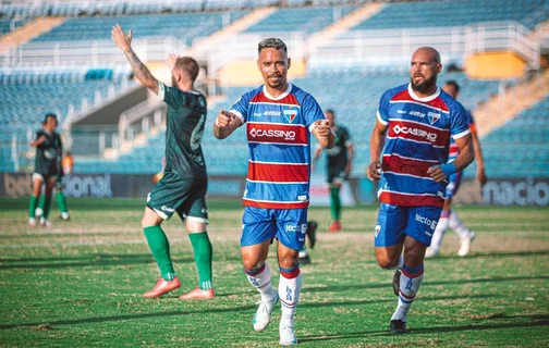 Yago Pikachu comemora gol em partida do Fortaleza contra o Floresta