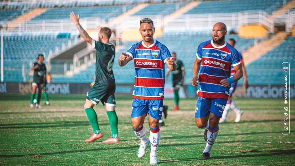 Yago Pikachu comemora gol em partida do Fortaleza contra o Floresta