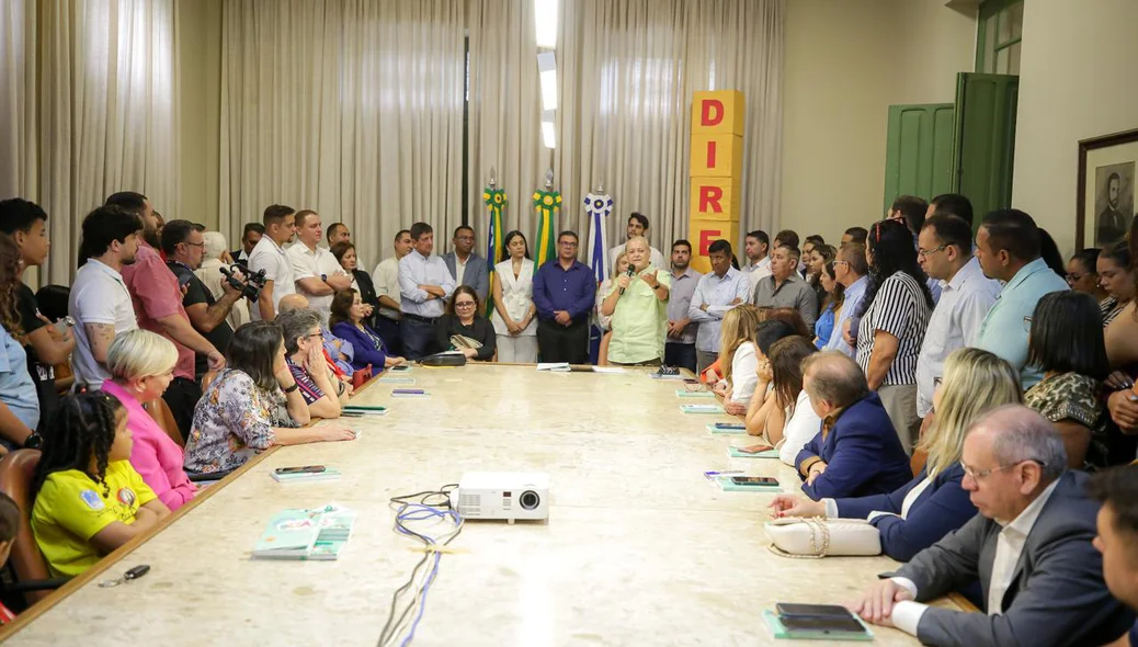 A cerimônia ocorreu no Palácio da Cidade