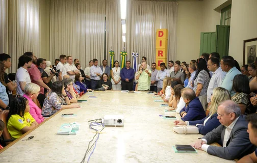 A cerimônia ocorreu no Palácio da Cidade