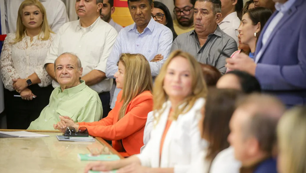 A cerimônia reuniu parlamentares