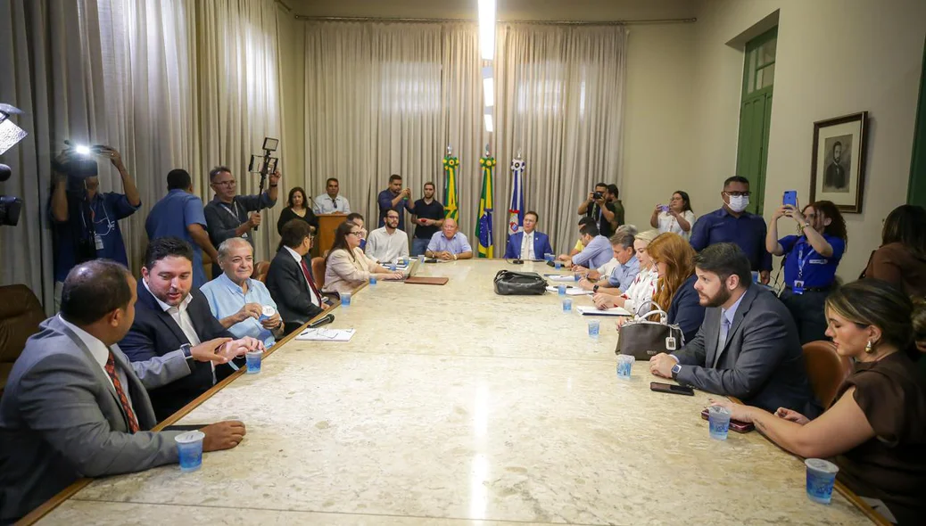 A reunião ocorreu nesta terça-feira (11)