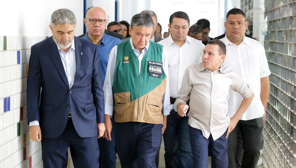 A visita da obra foi a primeira agenda do ministro em Teresina