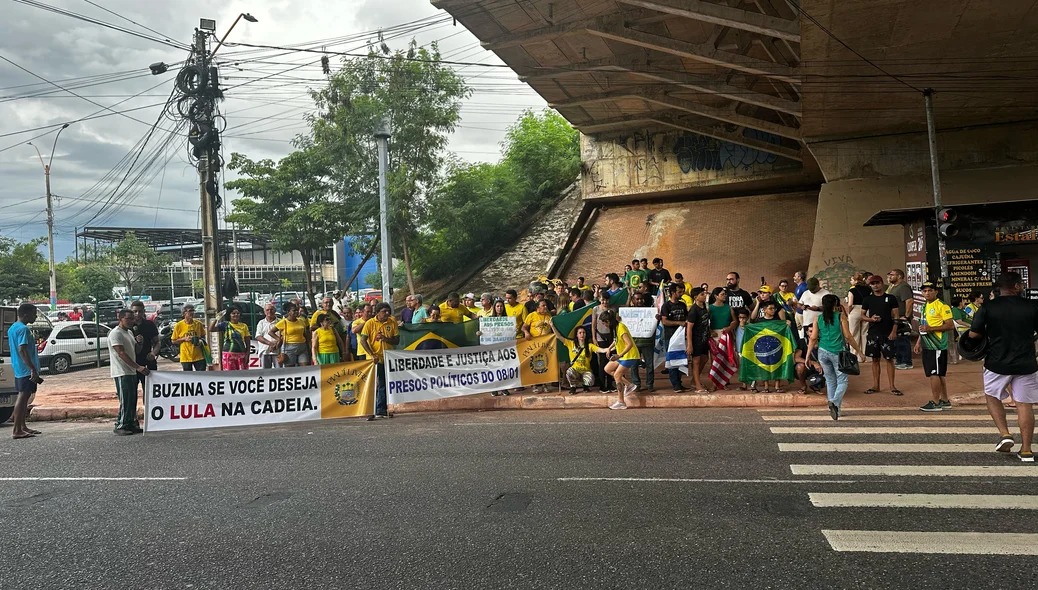 Apoiadores de Bolsonaro presentes na manifestação