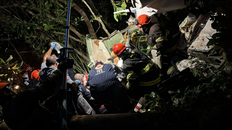 Avião monomotor caiu no litoral de São Paulo e deixa uma pessoa morta