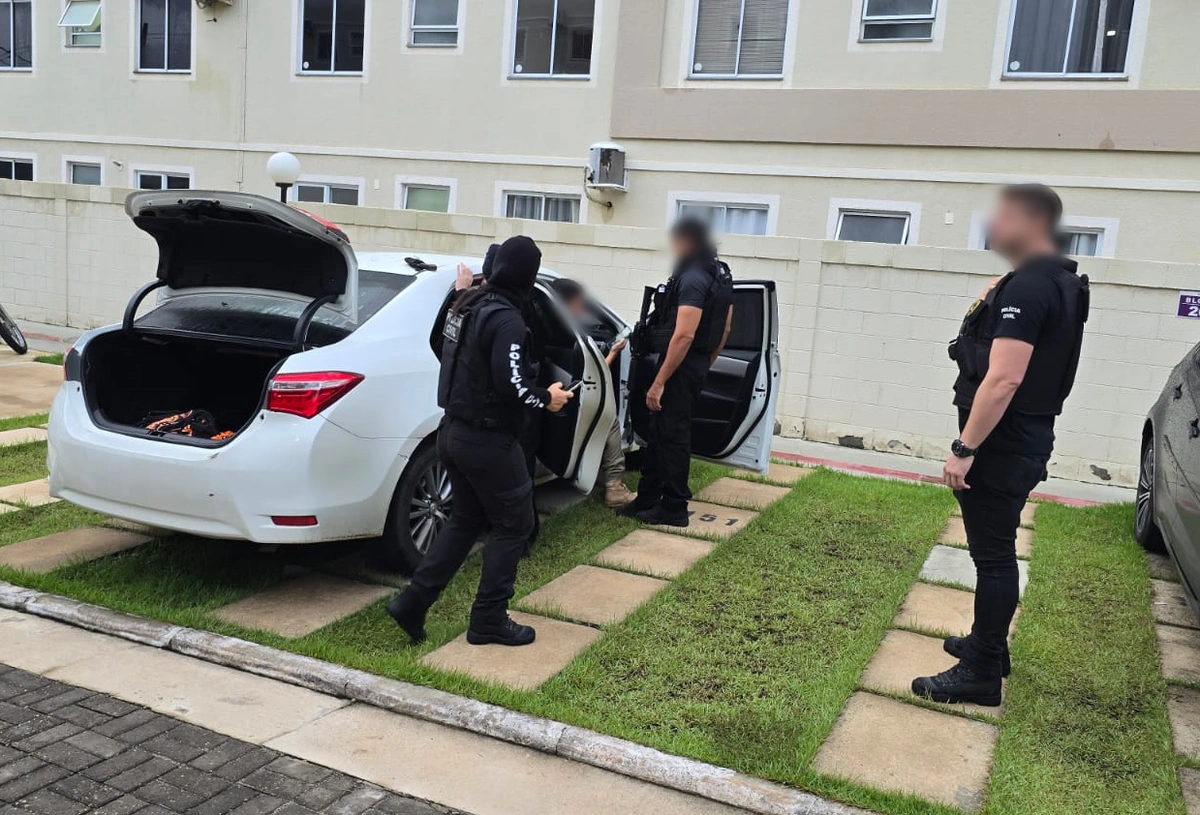 Carro de Gleyson Hygo foi abordado em condomínio na zona sudeste de Teresina