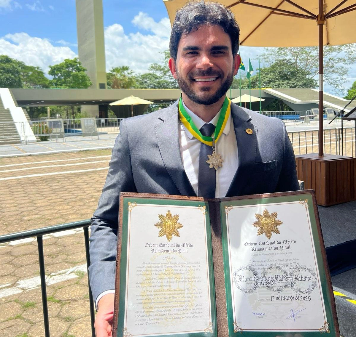 Deputado Dr. Marcus Vinícius Kalume é condecorado com a Medalha da Ordem Estadual do Mérito Renascença