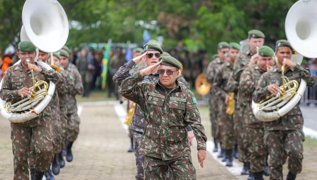 Desfile cívico-militar da cerimônia