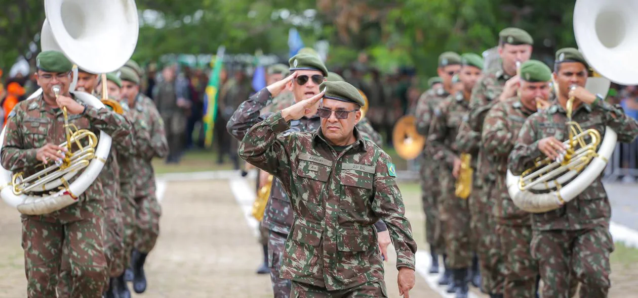 Desfile cívico-militar da cerimônia