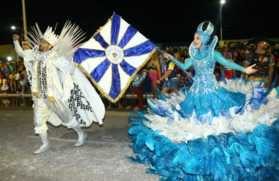 Desfile das escolas de samba em Parnaíba