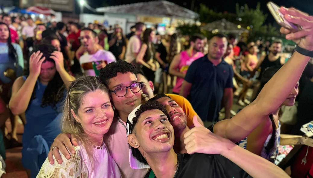 Foliões durante o Carnaval de Parnaíba