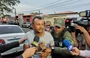 Gilmar Carvalho Rocha sendo conduzido para a Central de Flagrantes de Teresina