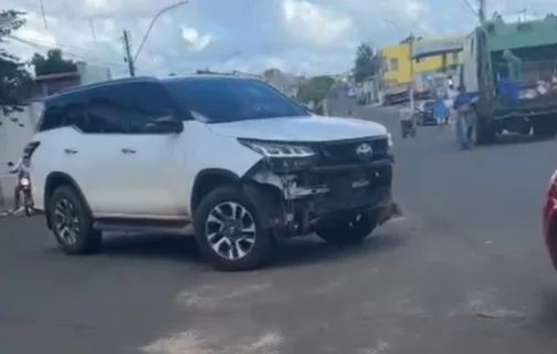 Hilux SW4 envolvida na colisão em Luzilândia