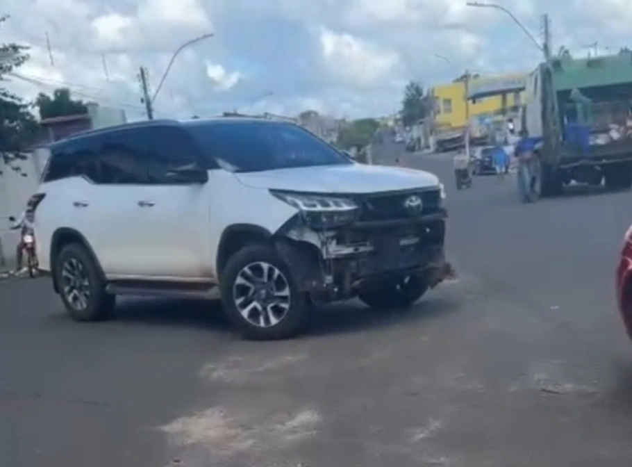 Hilux SW4 envolvida na colisão em Luzilândia