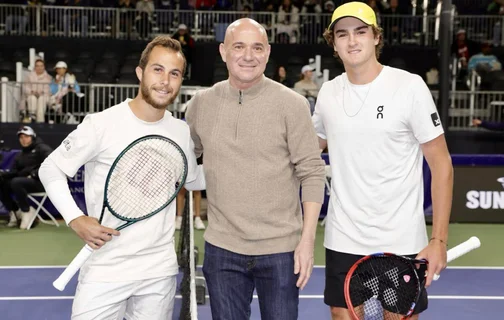 João Fonseca ao lado de Andre Agassi e Hugo Gaston no Challenger de Phoenix