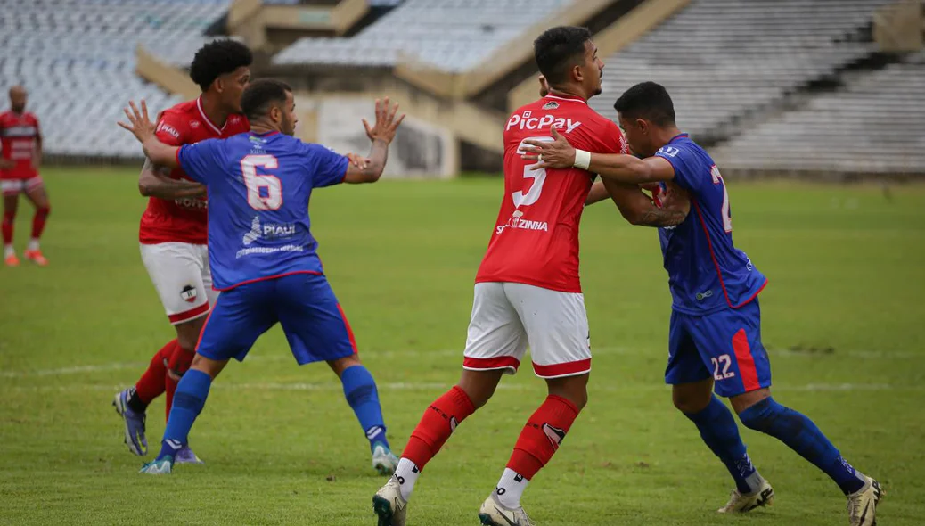 Jogo disputado entre River e Piauí