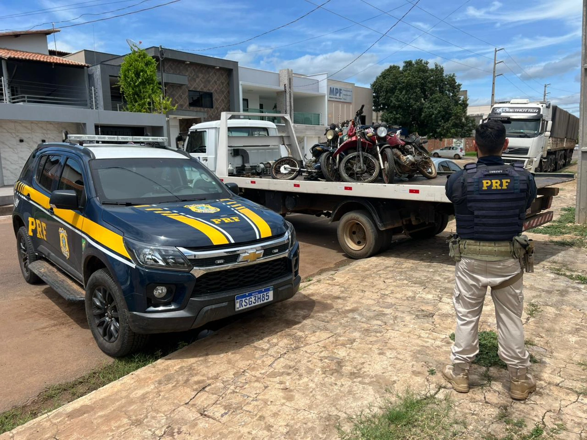 Motocicletas estavam sendo levadas para a Bahia em um caminhão