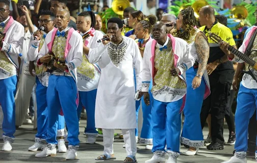 Neguinho da Beija-Flor em seu último desfile