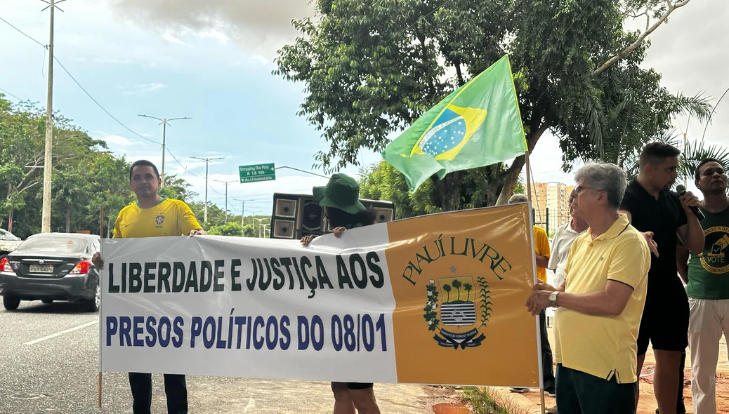 O ato ocorreu na tarde deste domingo