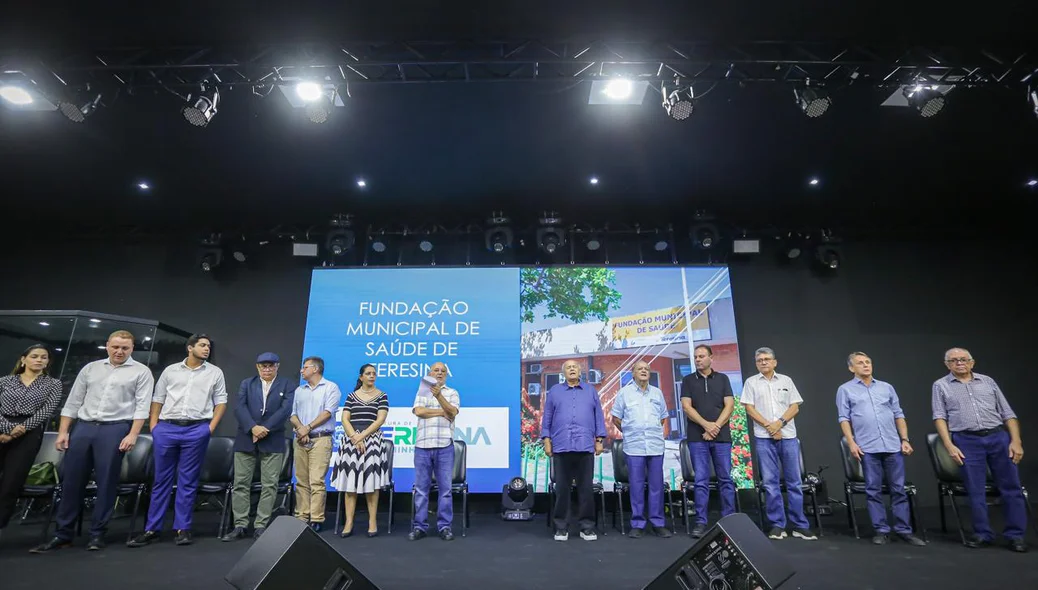 Prefeito Sílvio Mendes empossa 940 aprovados no concurso da FMS