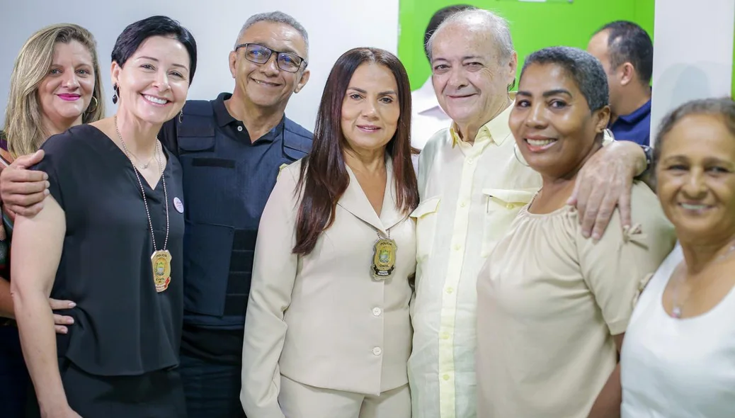 Prefeito Sílvio Mendes sendo recebido na casa da Mulher Brasileira