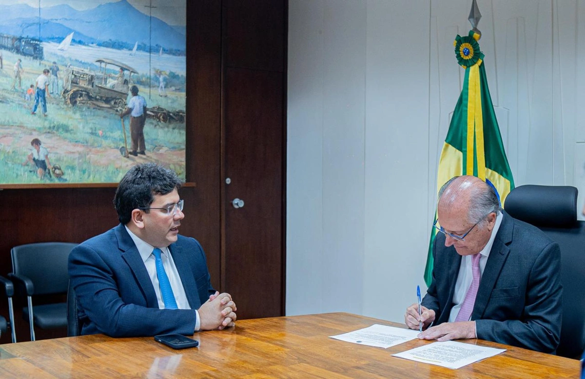 Rafael Fonteles, governador do Estado do Piauí, ao lado de Geraldo Alckmin, ministro do Desenvolvimento, Indústria, Comércio e Serviços,