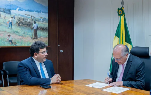 Rafael Fonteles, governador do Estado do Piauí, ao lado de Geraldo Alckmin, ministro do Desenvolvimento, Indústria, Comércio e Serviços,