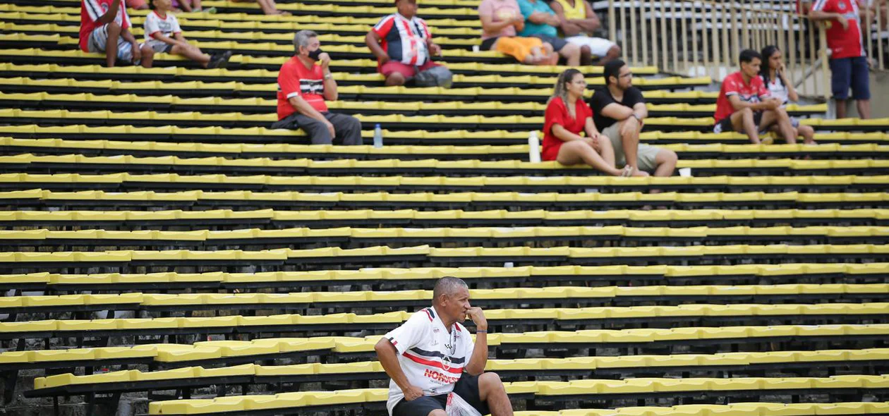 Torcida do River marca presença no Albertão