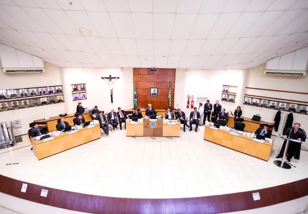 Tribunal Regional Eleitoral empossa juiz Antônio Lopes