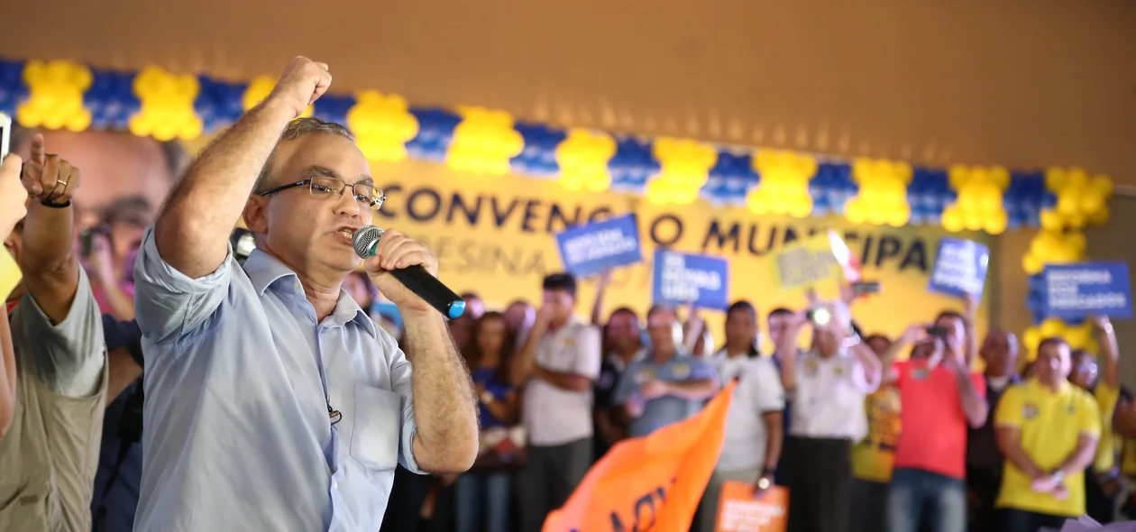 Firmino Filho discursa durante convenção do PSDB em Teresina