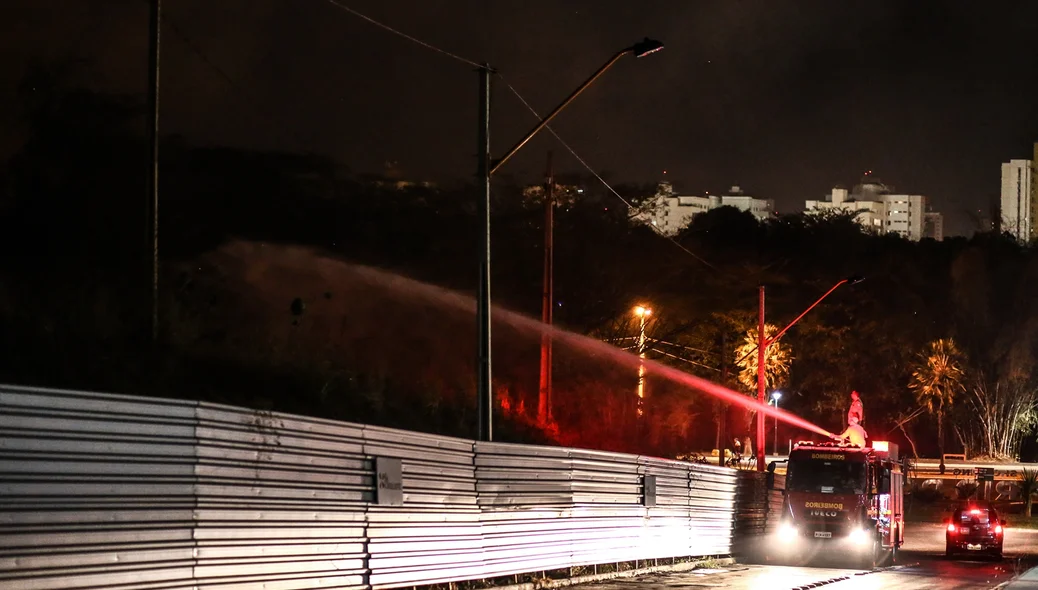 Incêndio no terreno do shopping Rio Poty