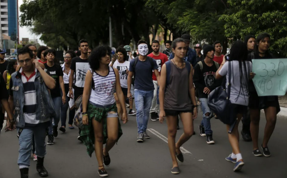 Protesto Contra O Aumento Da Passagem Fecha Avenida Frei Serafim - GP1