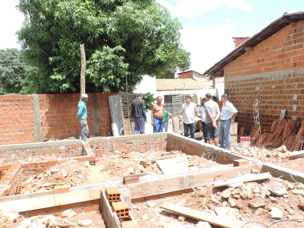 Casas sendo construídas 