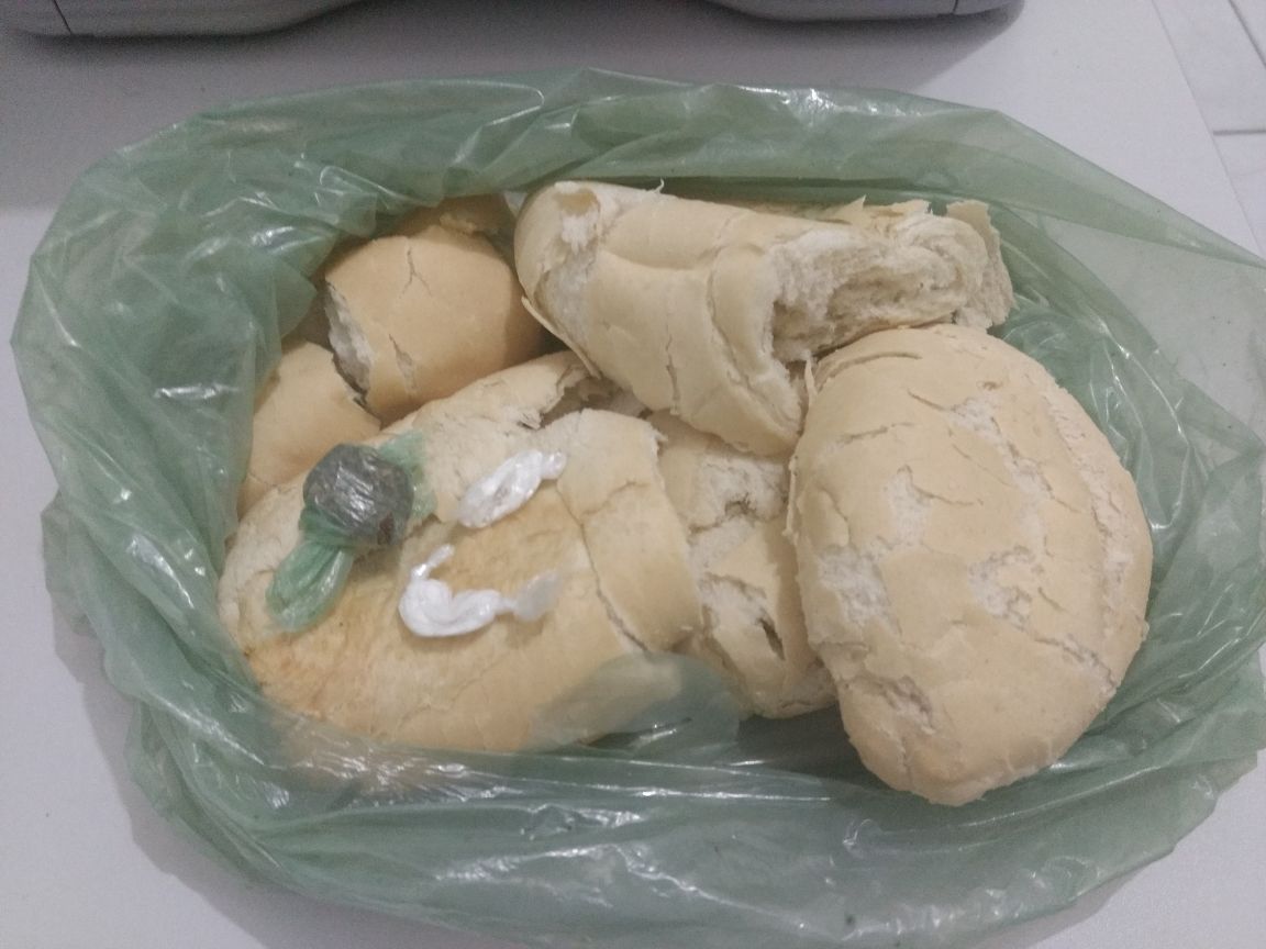 Drogas encontradas dentro de pão