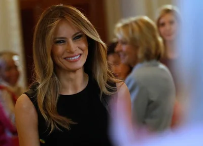 Melania Trump participa de encontro na Casa Branca, em Washington