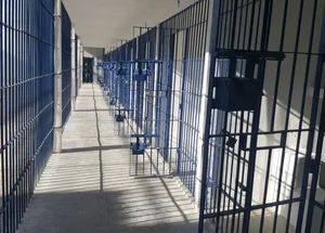 Corredores reformados da Penitenciária Irmão Guido